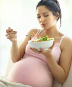 Как не набрать лишний вес во время беременности: советы по рациону питания