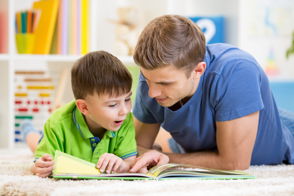 Как научить ребенка читать? Обзор методик