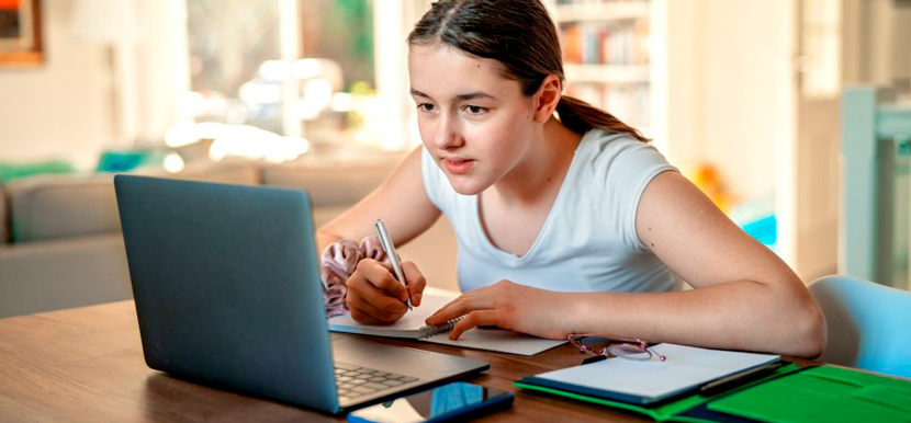 Надёжный помощник в учёбе: выбираем ноутбук для школьника